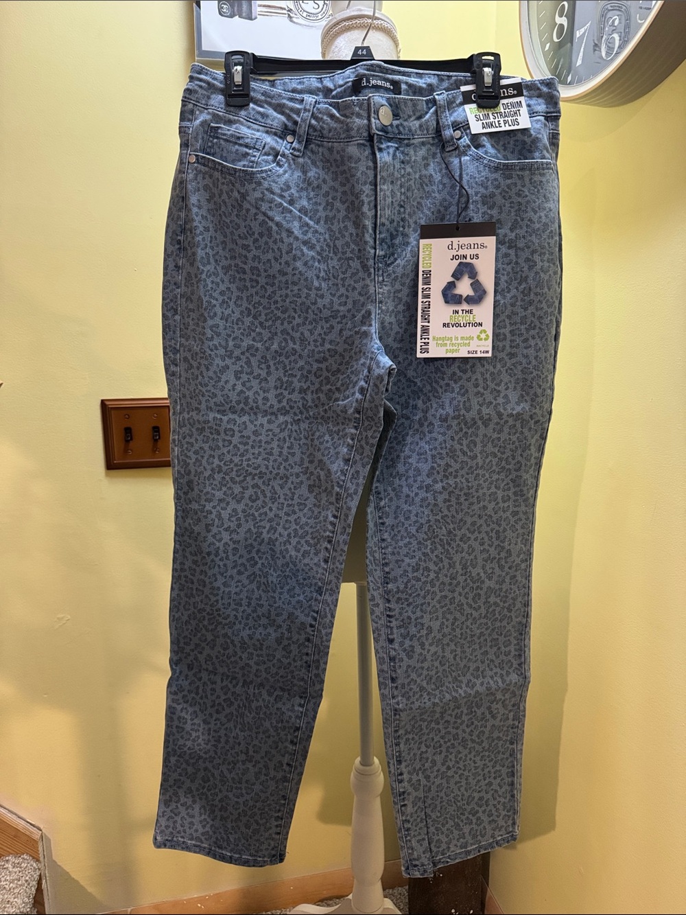 NWT d.jeans leopard print ankle jeans.